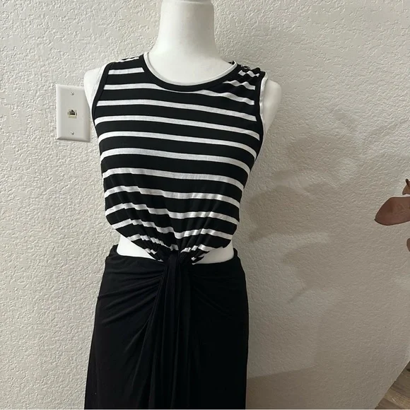 A.L.C BLACK WHITE SPRIPE SLEEVELESS SIDE CUT OUT JERSEY DRESS size small